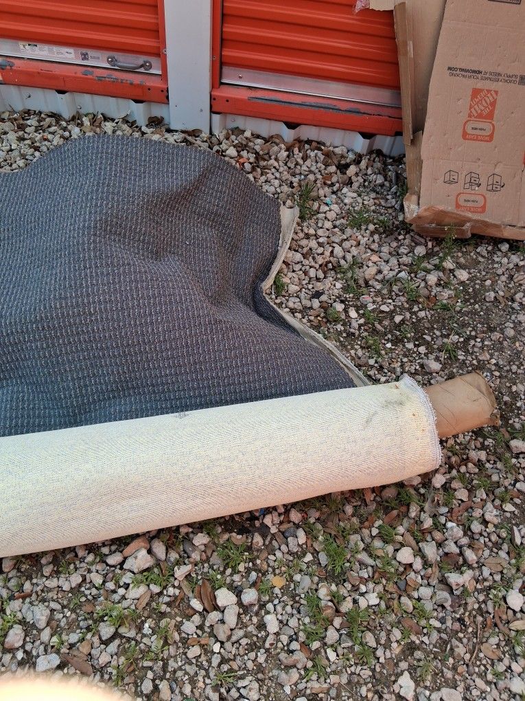 3 Rolls Of Carpet $120 Dlls. O.B.O