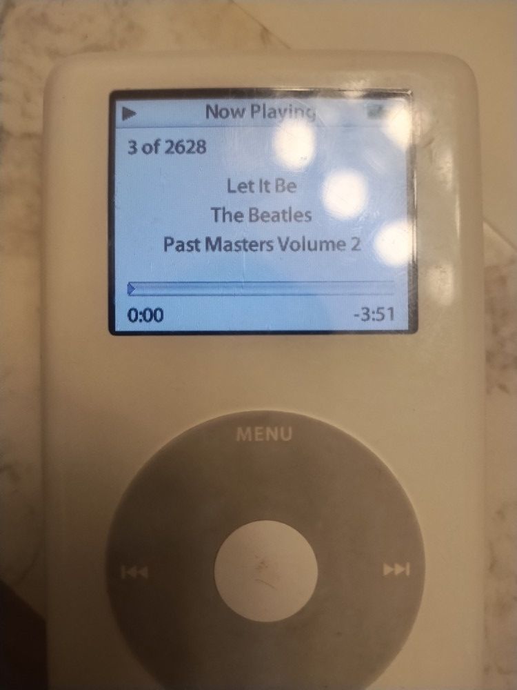 APPLE IPOD CLASSIC 4th GEN 60GB LOADED WITH MUSIC NEEDS NEW BATTERY💯