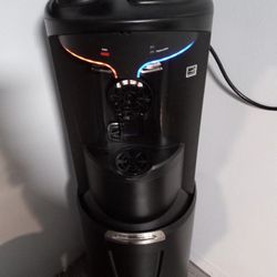 Aqua Barista Water Dispenser With Coffee Maker for Sale in Los Angeles, CA  - OfferUp