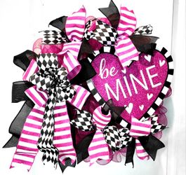 Valentines Day Wreath Be Mine Deco Mesh Bows Magenta Black
