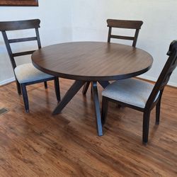 New Dining Table With 4 Cushion Chairs