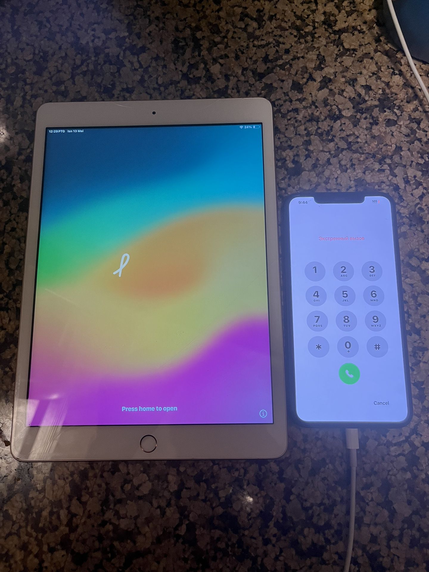 iPad 8th Generation And iPhone 11 Pro Max ((iCloud Locked)) ((read Description))