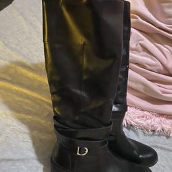 Black Boots 