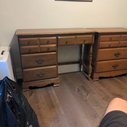 Matching Bedroom Wood Dresser And Desk 