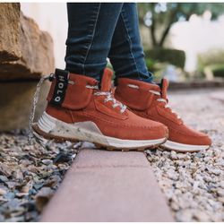 NEW Holo Quotes Red Ecco Suede Fleeced Lined Winter Boots Women’s Sz 11 NWT