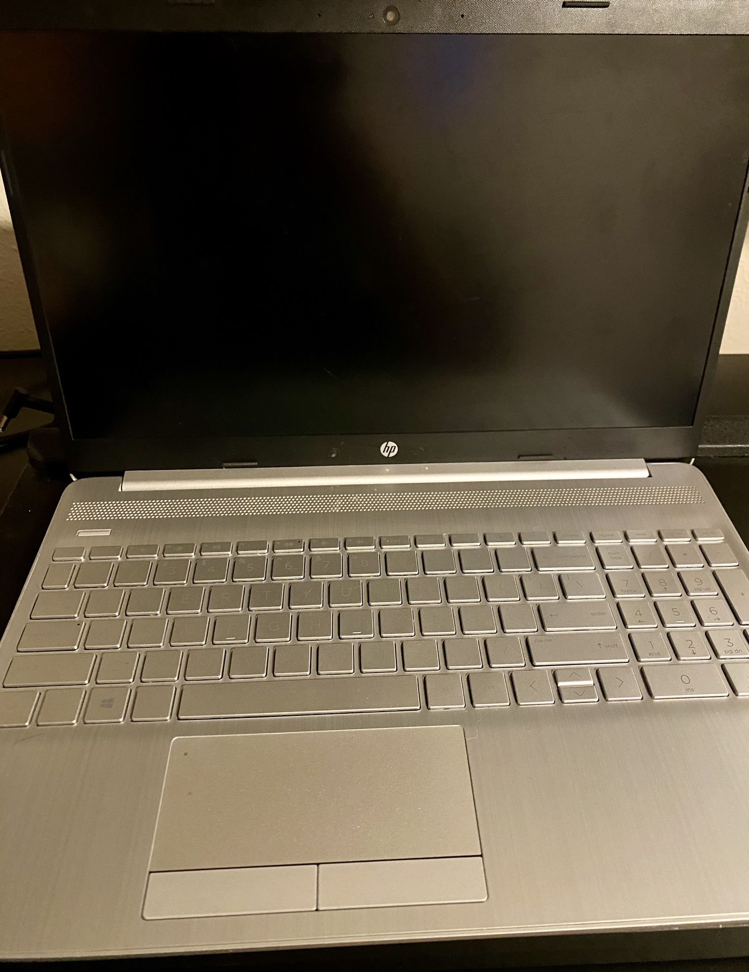 HP Laptop 15-dw3033dx