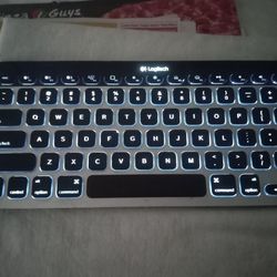 Logitech Easy-Switch K811 Keyboard 