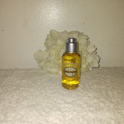 NEW L'occitane Almond Cleansing & Softening Shower Oil 50 mL / 1.6 fl oz