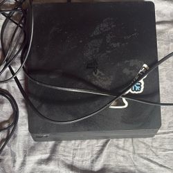 PS4 Slim 