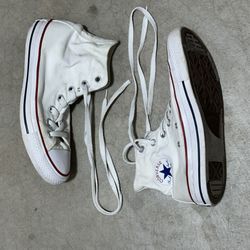 white converse chuck taylor’s