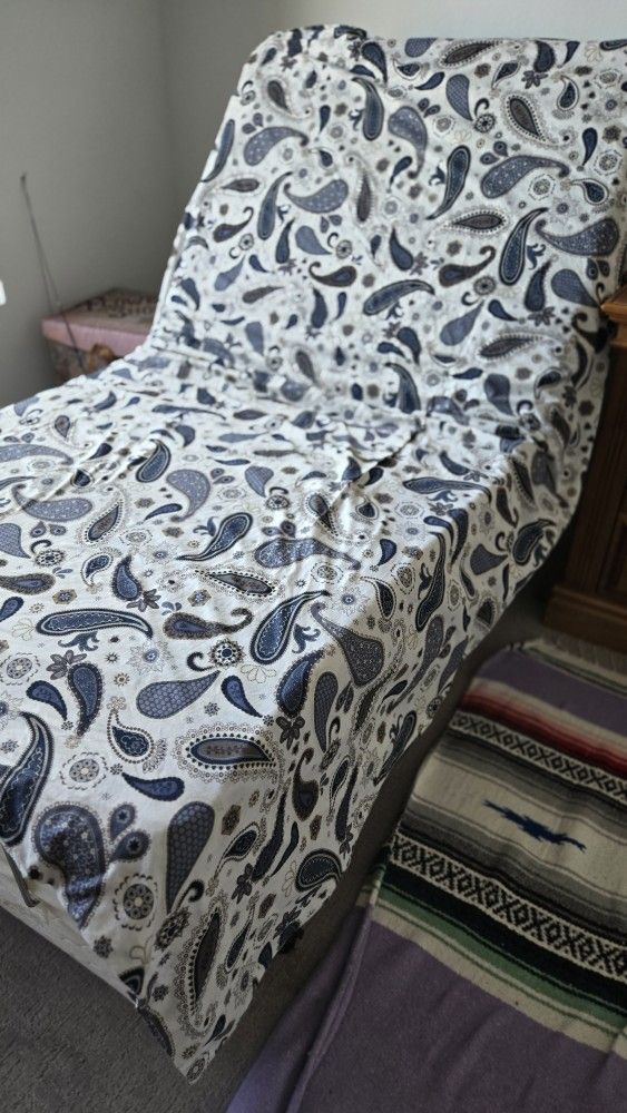  Twin bed tempurpedic -Excellent Condition Like New