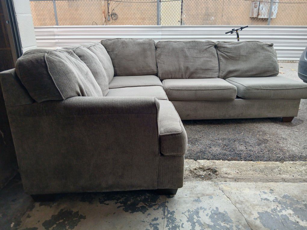2 Piece  Sectional COUCH  Scooter Like New ($170)