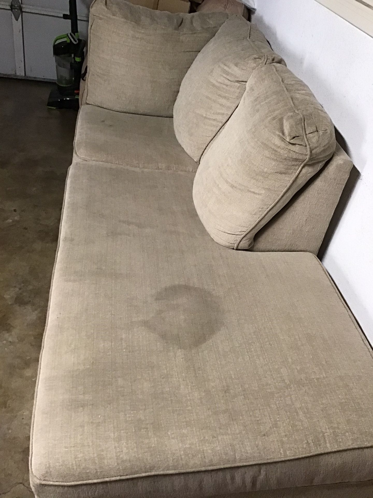 Tengo Disponibles Este Sillón Solo Nesecita Una Lavada Es Gratis