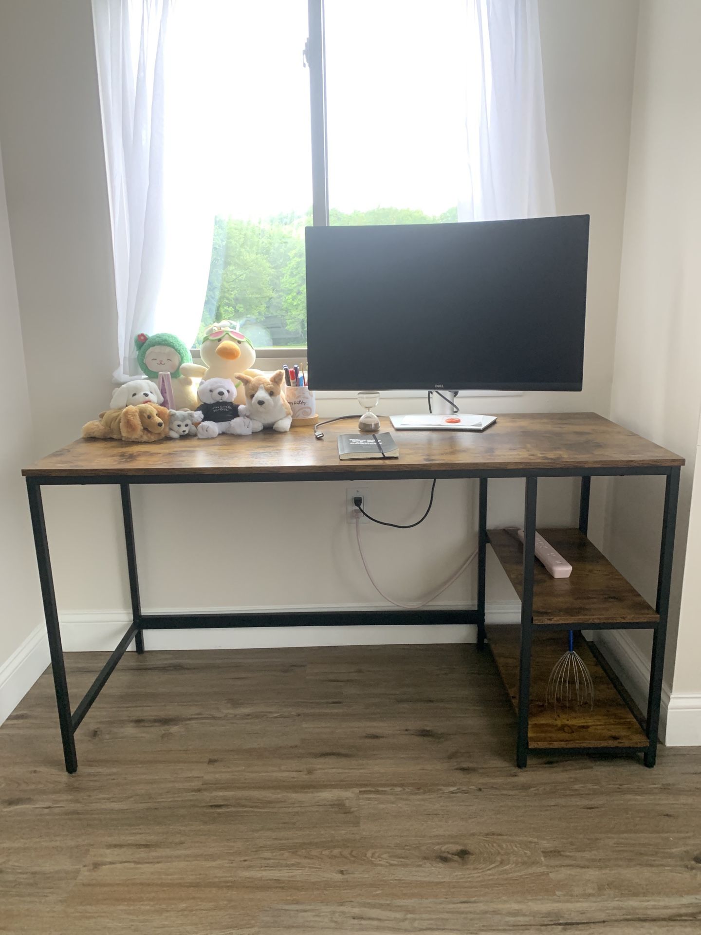 Reversible Desk With Ample surface Space And Storage