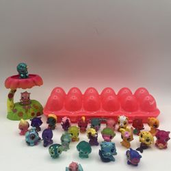 HATCHIMALS COLLEGGTIBLES. Light Up Nest. Set Of 28 Pieces 