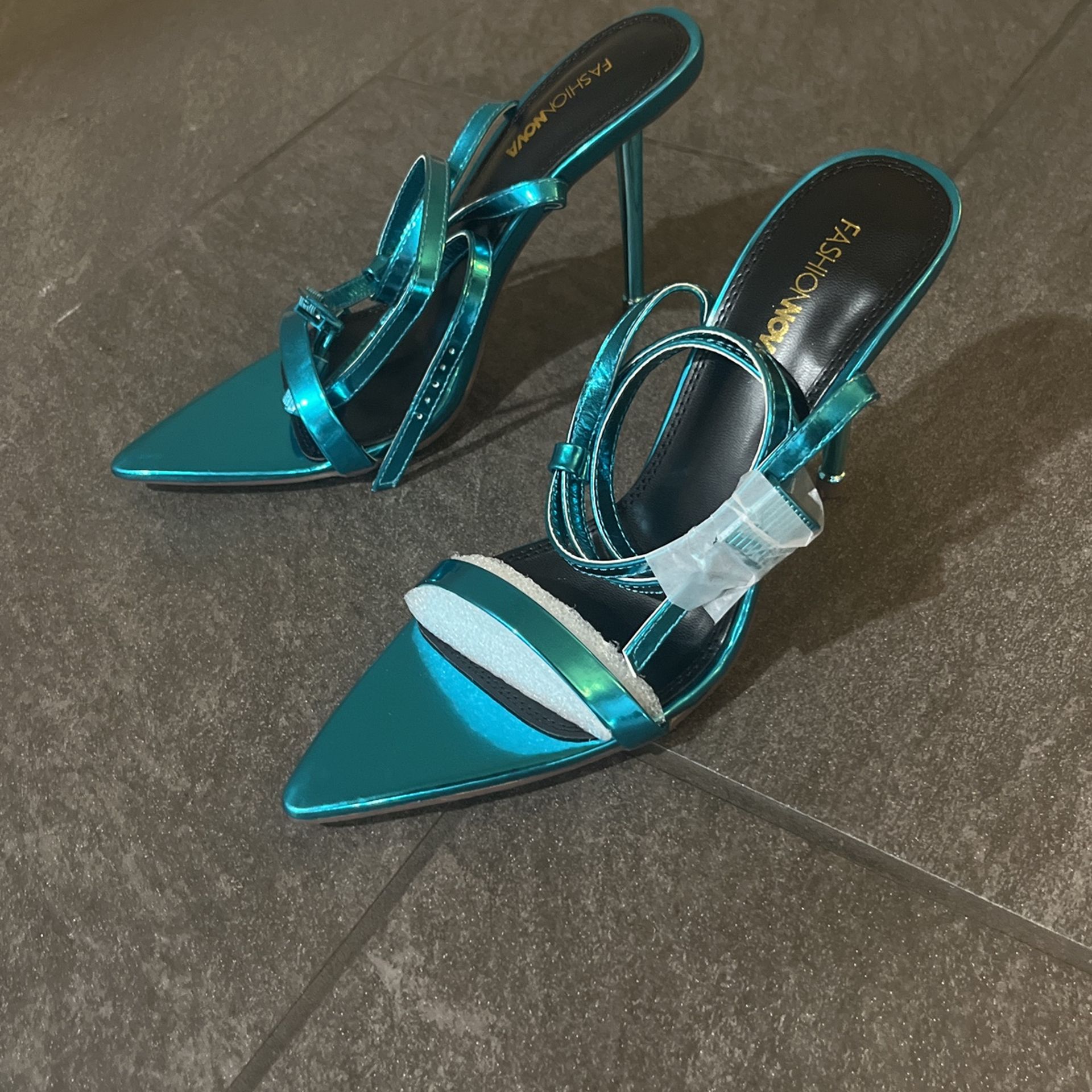 FashionNova Blue Banks -2A Size 10