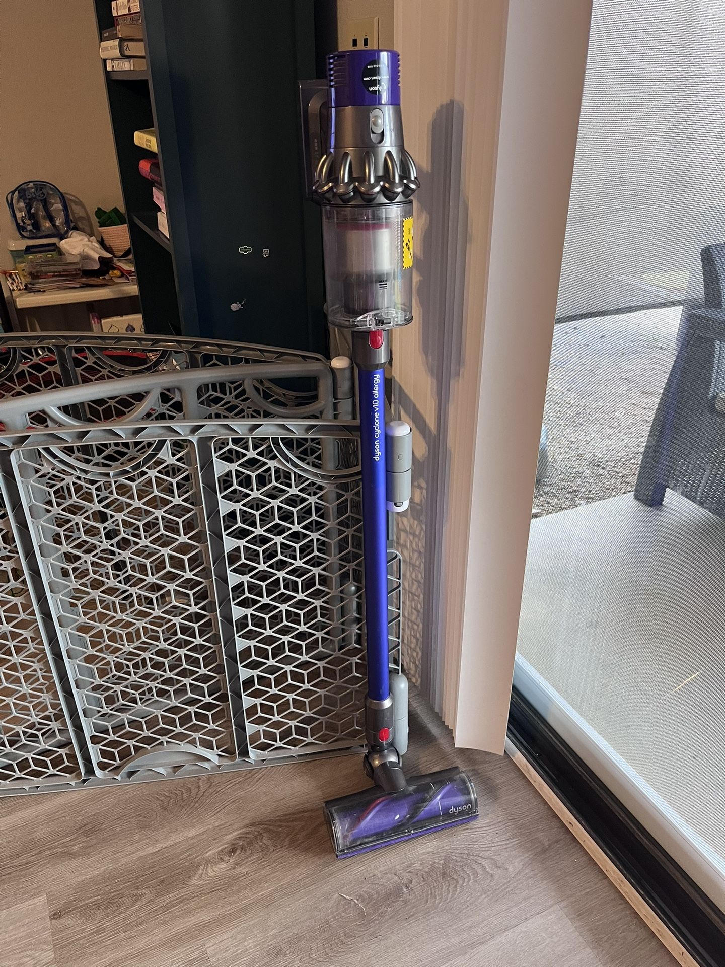 Dyson Cyclone v10 Allergy Vacuum 