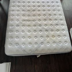 Queen Size Serta hybrid Mattress