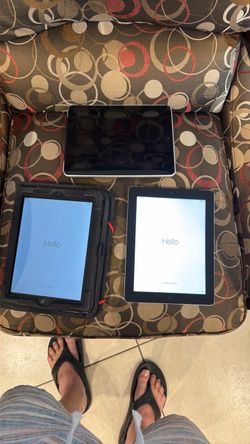 Lot of 3 Apple iPads