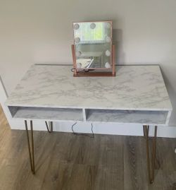 Makeup vanity and light up mirror