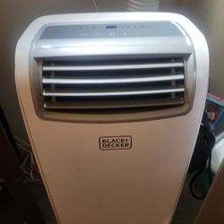 MOVING SALE BLACK+DECKER Smart Portable Air Conditioner