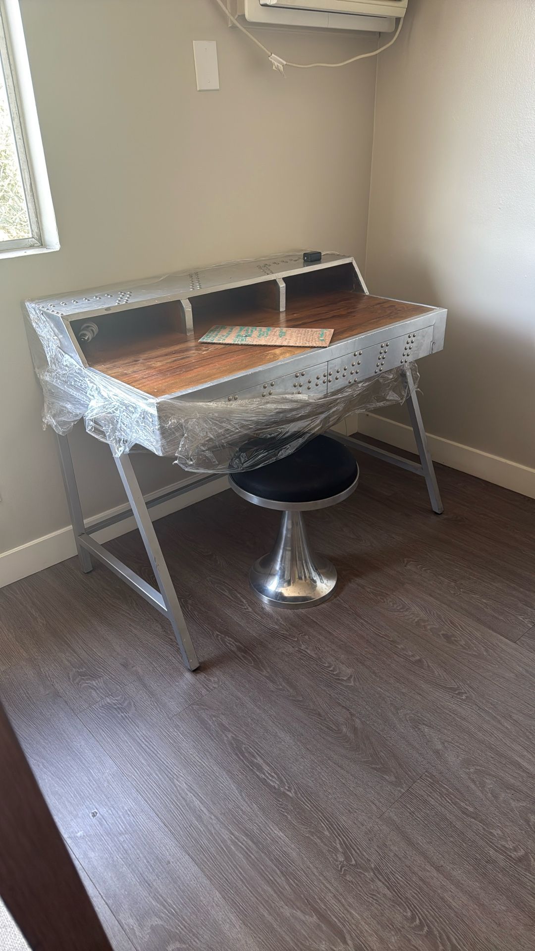 Collectors Writing Desk! Beautiful Piece $300