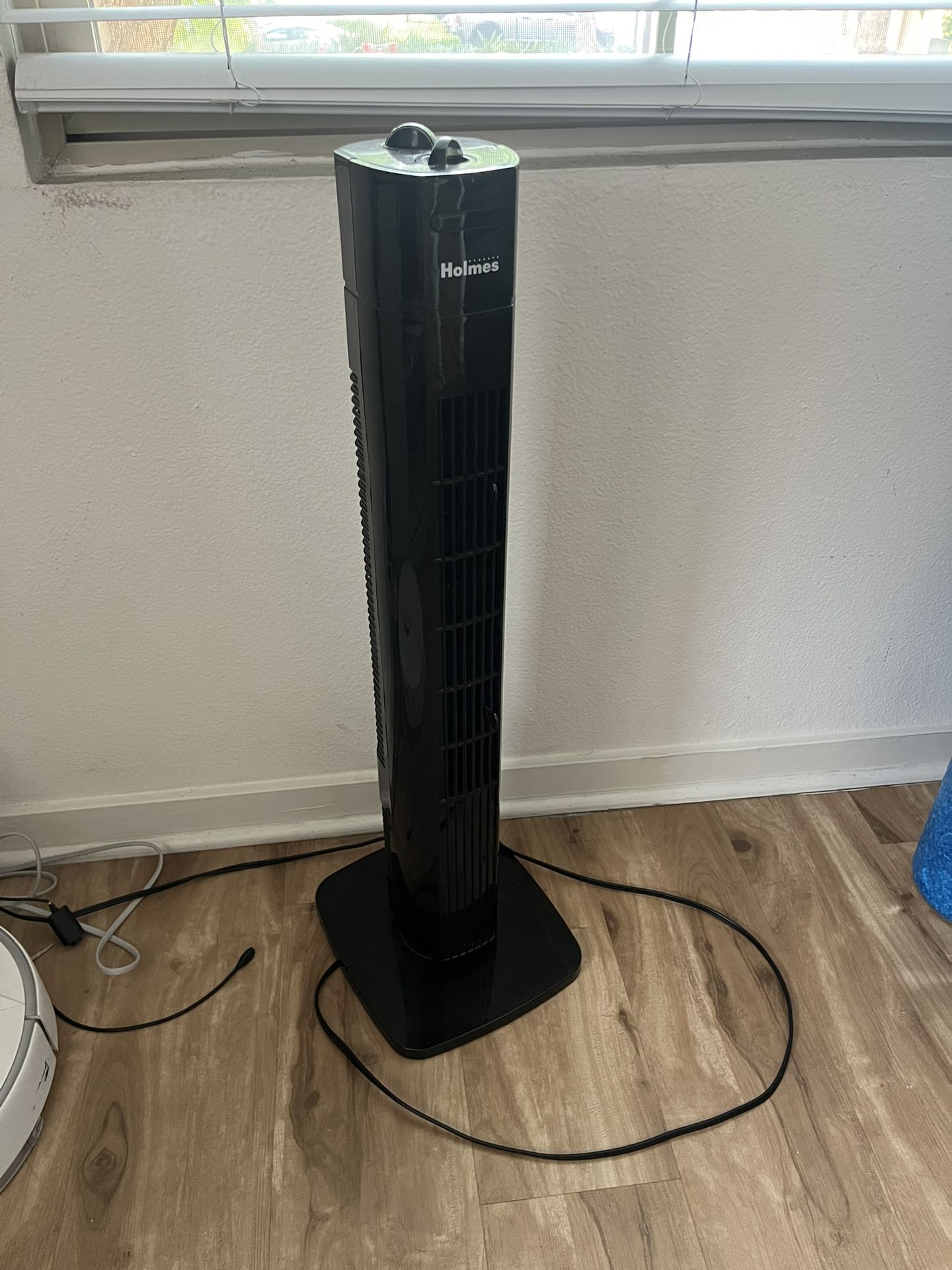 Holmes Oscillating Tower Fan – 3 Speeds + Timer