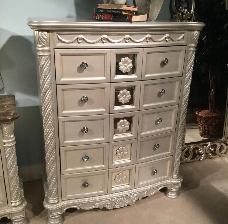đŸ—’Cassimore Pearl Silver chest đŸ—’brand new đŸ—’