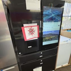 REFRIGERATOR 