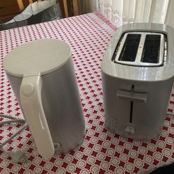 Set Of Toaster And Kettle 
