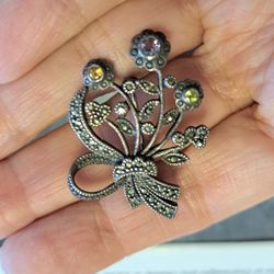 Vintage Victorian Market Flower Bouquet Brooch