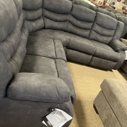 Nice Double Reclining Sectional!