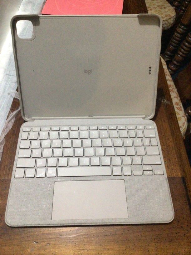 LOGITECH KEYBOARD AND CASE/COVER