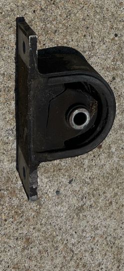 Cd009 tranny bushing/mount