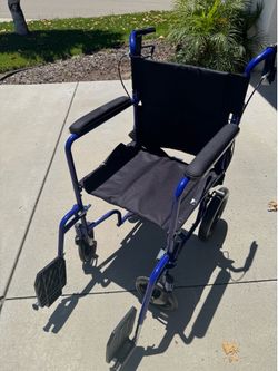 Foldable wheel chair