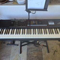 Roland Juno D8 Synthesizer