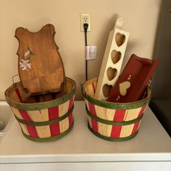 Two Bushel Baskets  and 2 home decor wood pieces 