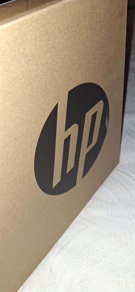 GRADUATION / BIRTHDAY GIFT NIB FACTORY SEALED HEWLETT PACKARD LAPTOP HP 14-EP 1063 CL 14"