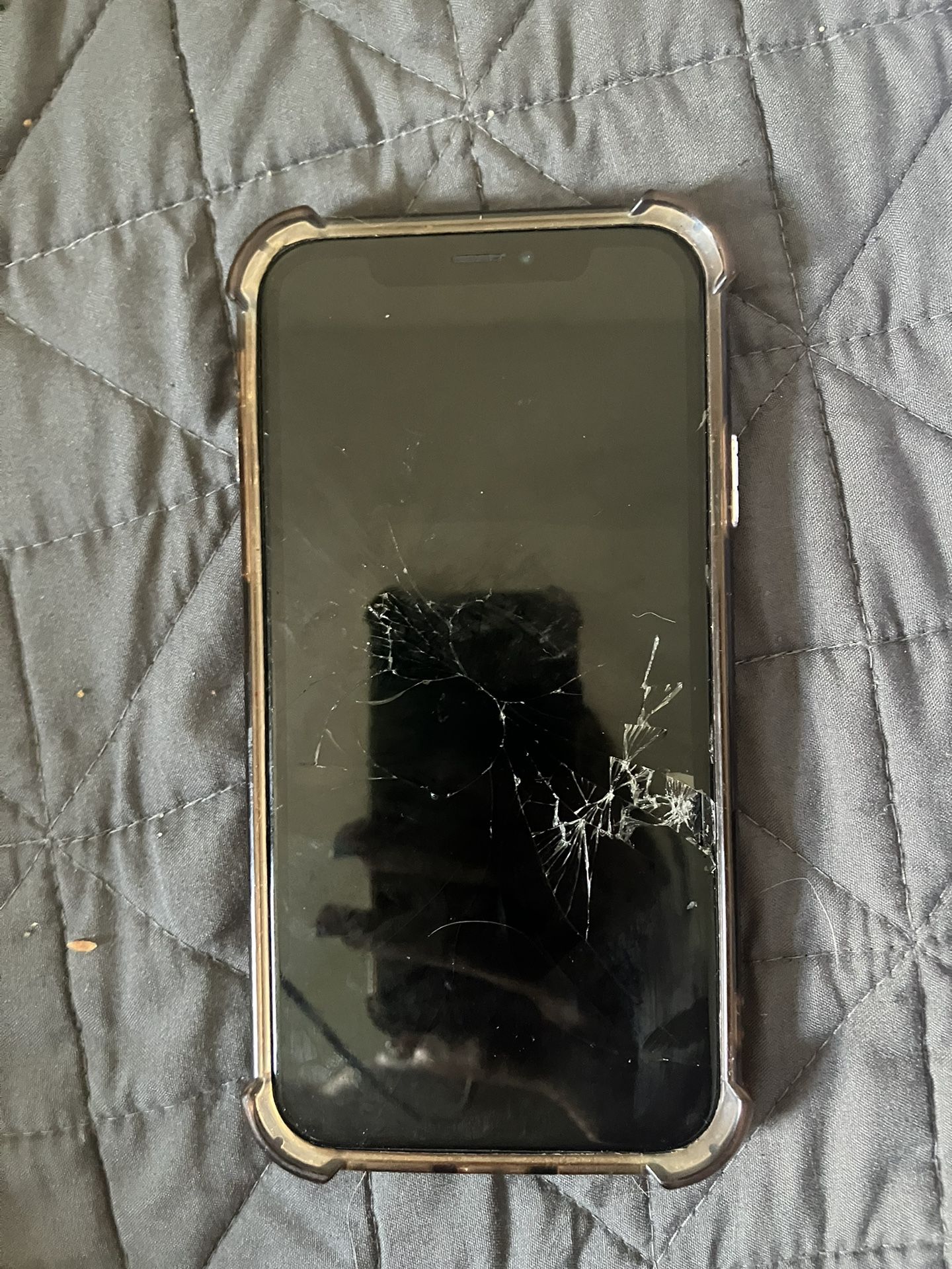 Broken iPhone Xr Just The Screen Though! And Charging Apple Case Just The Case!