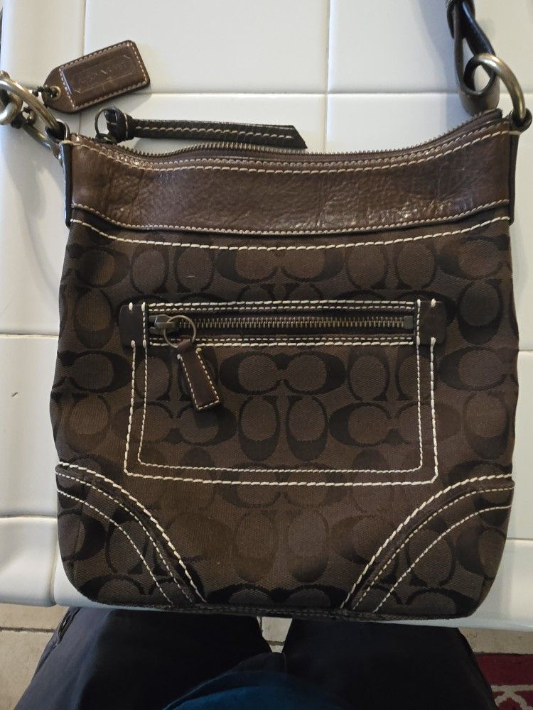 Coach Shoulder Bag Signature Brown Brass Leather Series No. F06I-10402 EUC