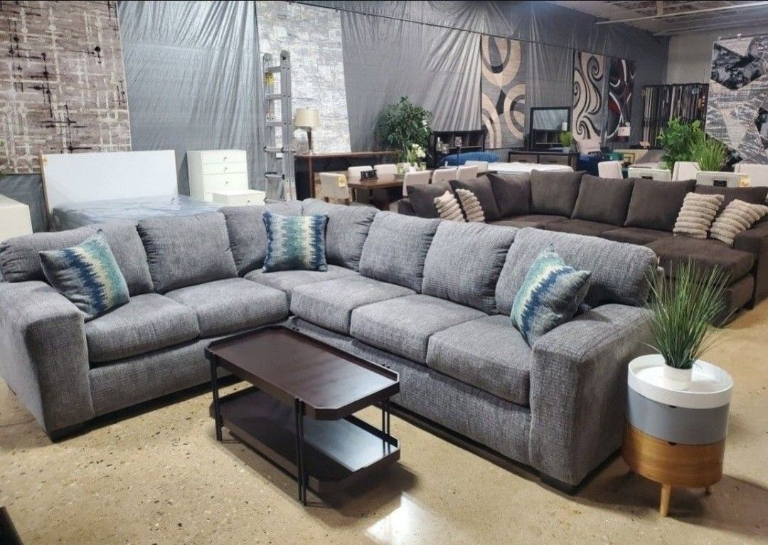 Beautiful Gray Fabric Sectional With 3 Throw Pillows (New)