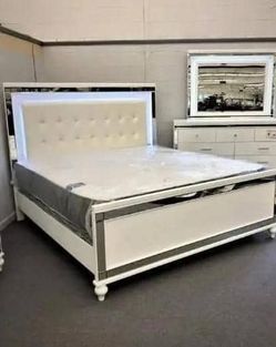 I'm selling a Queen and King Size Storage Bed, ask for price. 