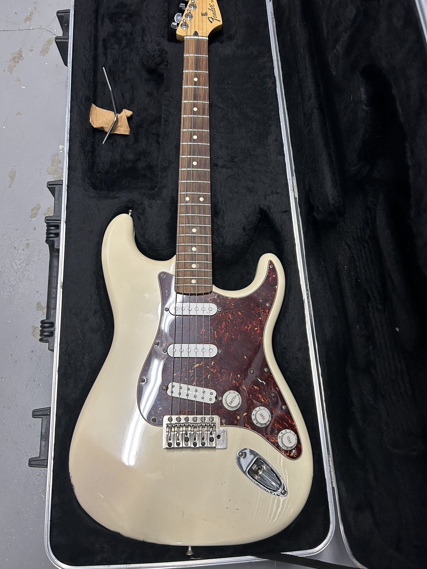 2010 Fender Stratocaster w/ flight case