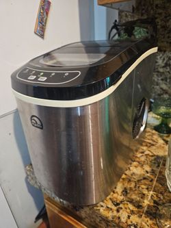 Ice maker works good