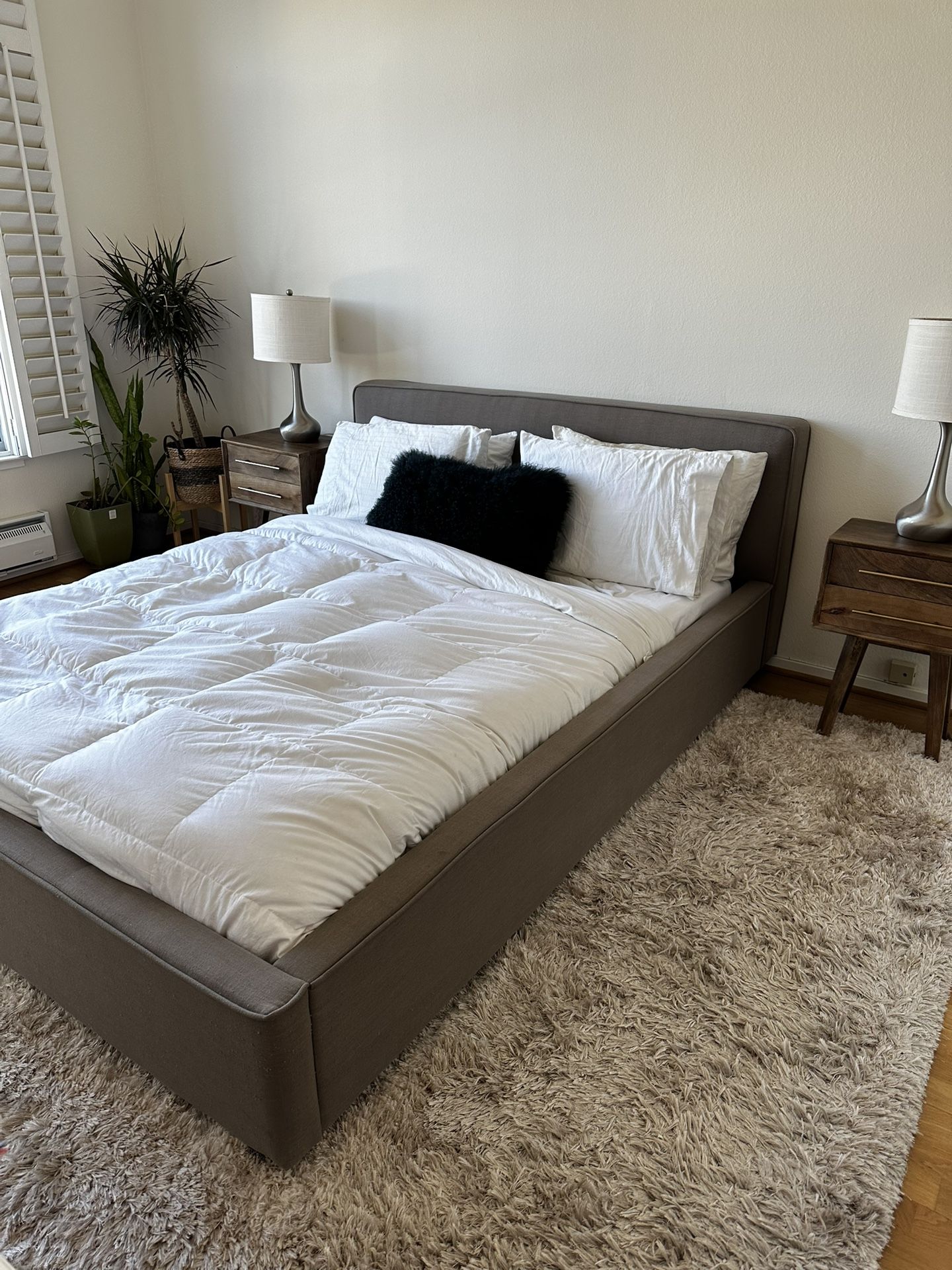 EURO PLATFORM BED/Queen Size