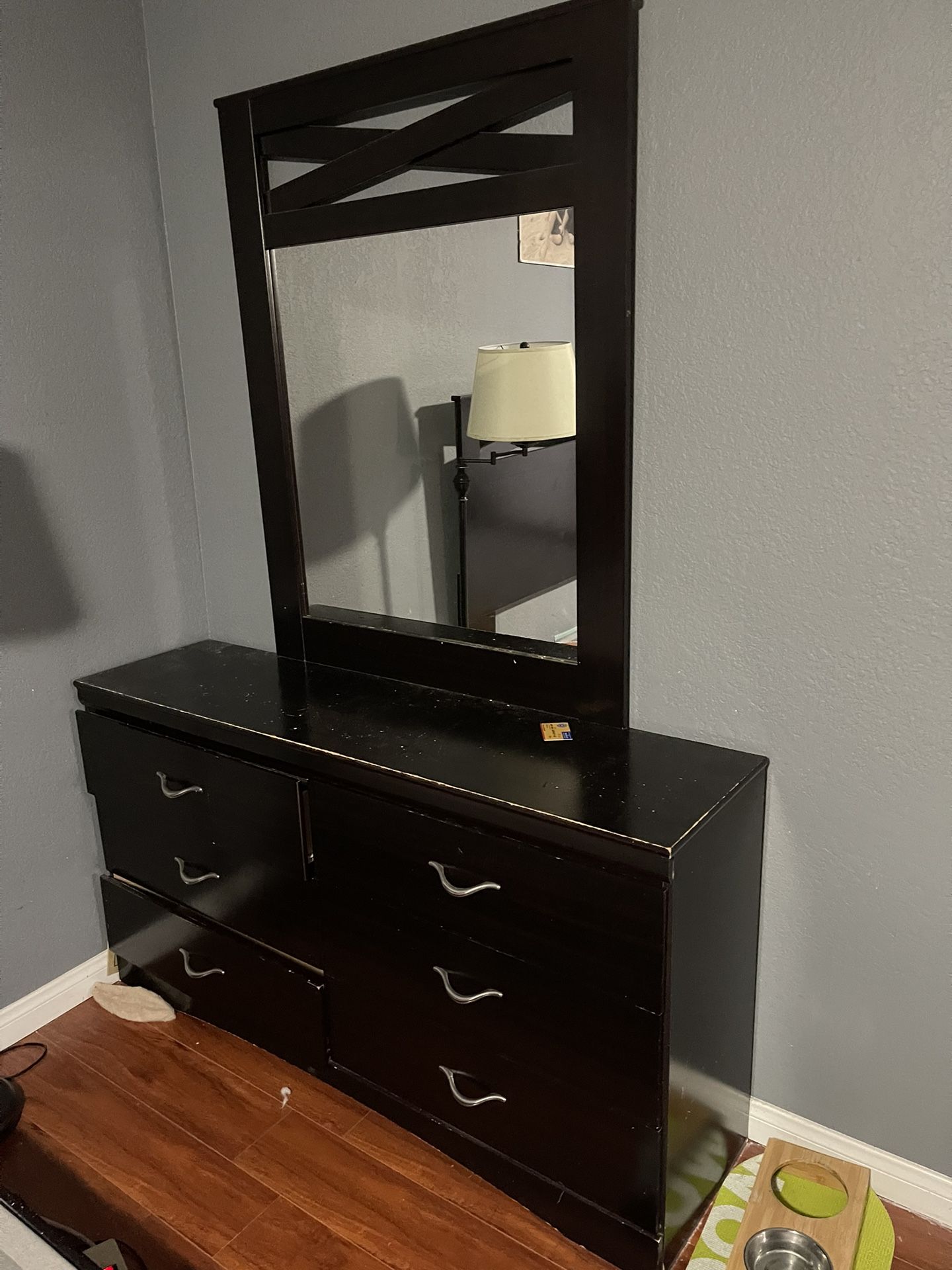 Dresser With Mirror Set