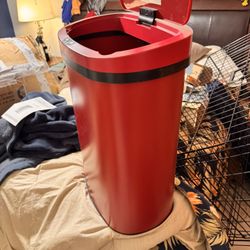 Plastic Garbage Can And red stainless steel