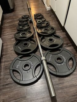 OLYMPIC WEIGHTS WITH 7ft 45lb BARBELL 2x45, 2x35, 2x25, 2x10, 4x5 and 2x2.5lbs (300lb set)