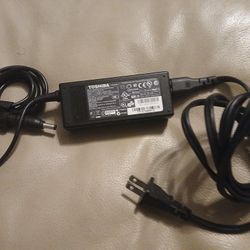 TOSHIBA LOPTOP ADAPTER 