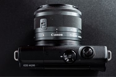 Canon EOS M200 Mirrorless Camera +15-45mm lens